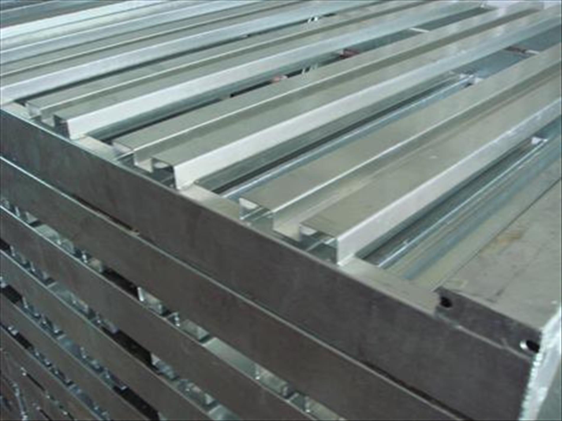 Pallet sat Pallet sắt, dùng trong kho lạnh